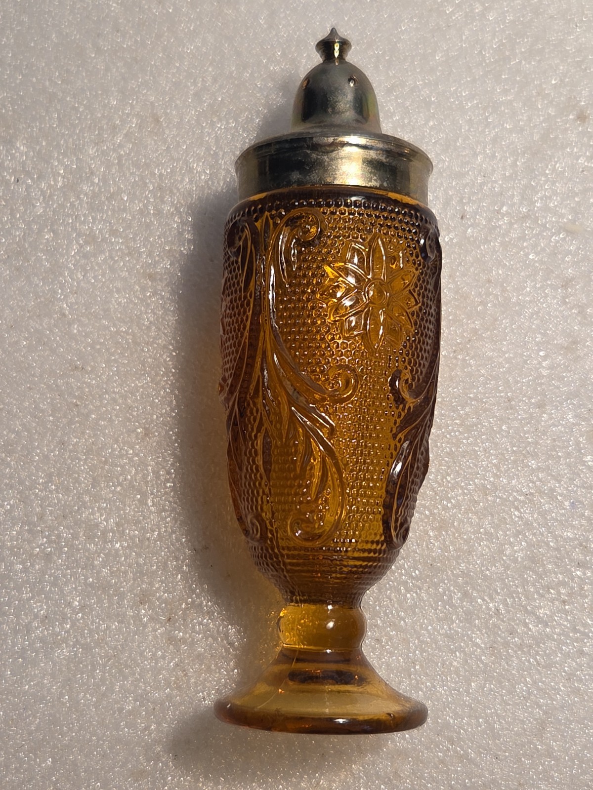 Vintage Indiana Glass Amber Salt & Pepper Shakers With A Tiara Bud Vase