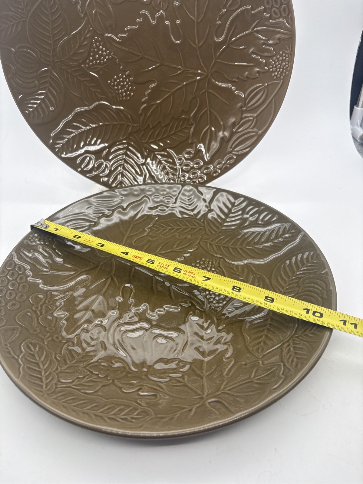 Set of 4 IQ Accessories 10 5/8” Dinner Plates Plates Olive Green Embossed Leaves