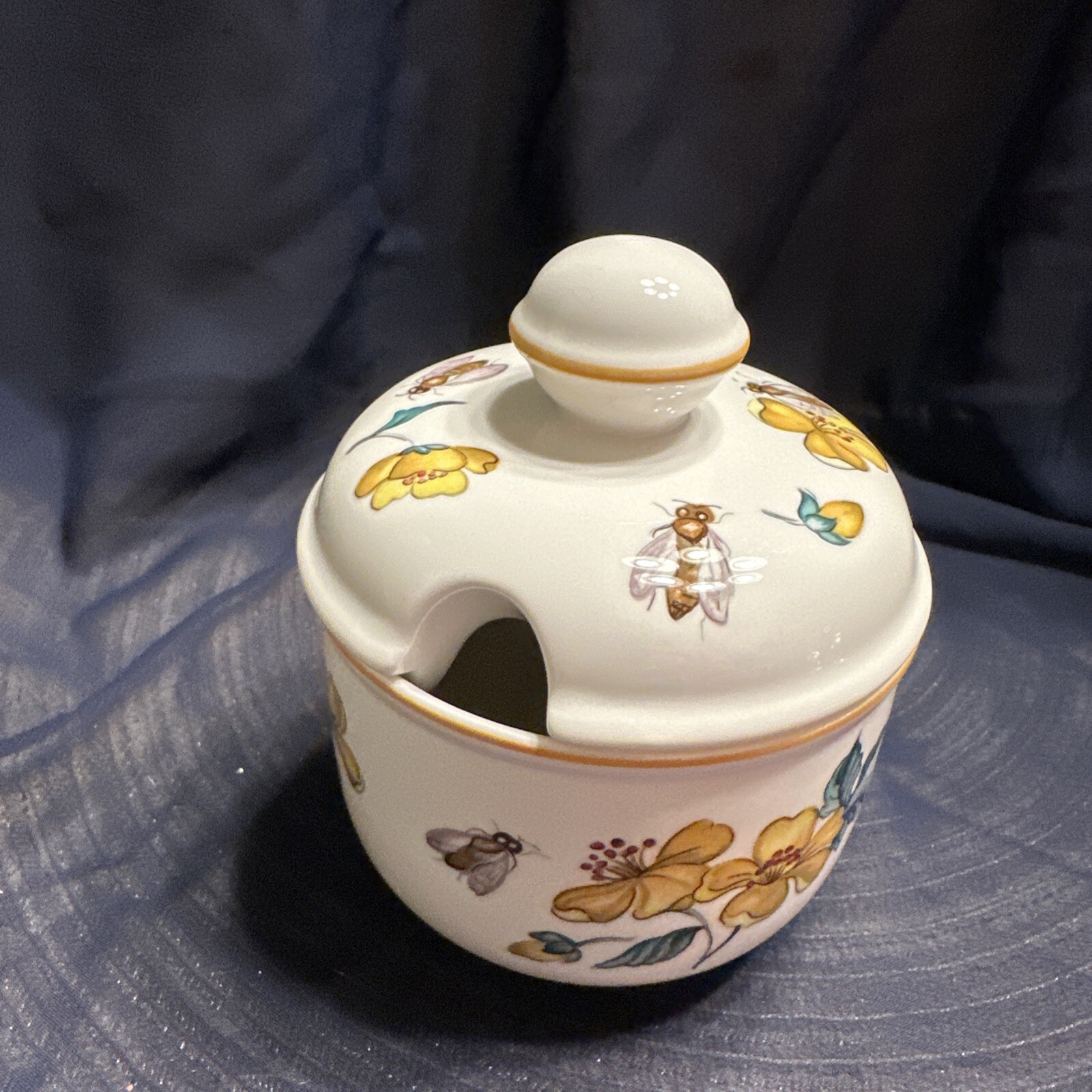 Villeroy & Boch Anno 1748 Luxembourg Flowers & Bees Jam Sugar Bowl w/ Lid