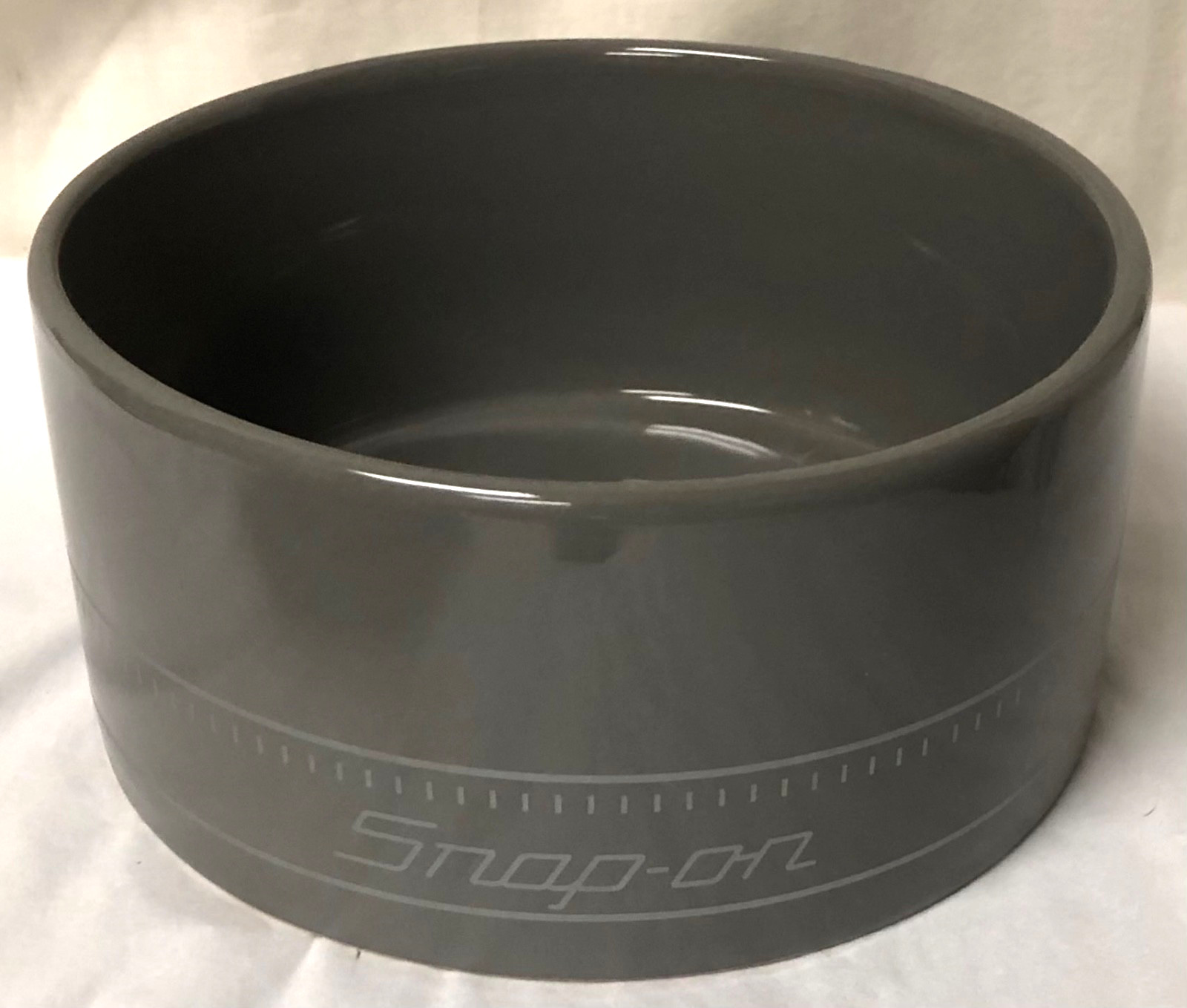 SNAP-ON TOOLS GARAGE MAN CAVE STONEWARE SOUP CHILI BOWL 13 YFSM131 GRAY EUC 5″