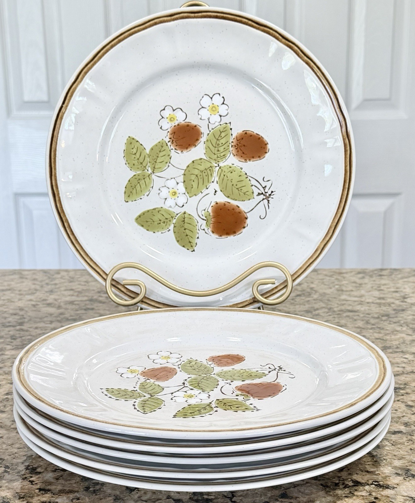 12pc Americana Hearthside Stoneware Berries Cream Dinner Set Plates & Bowls VTG
