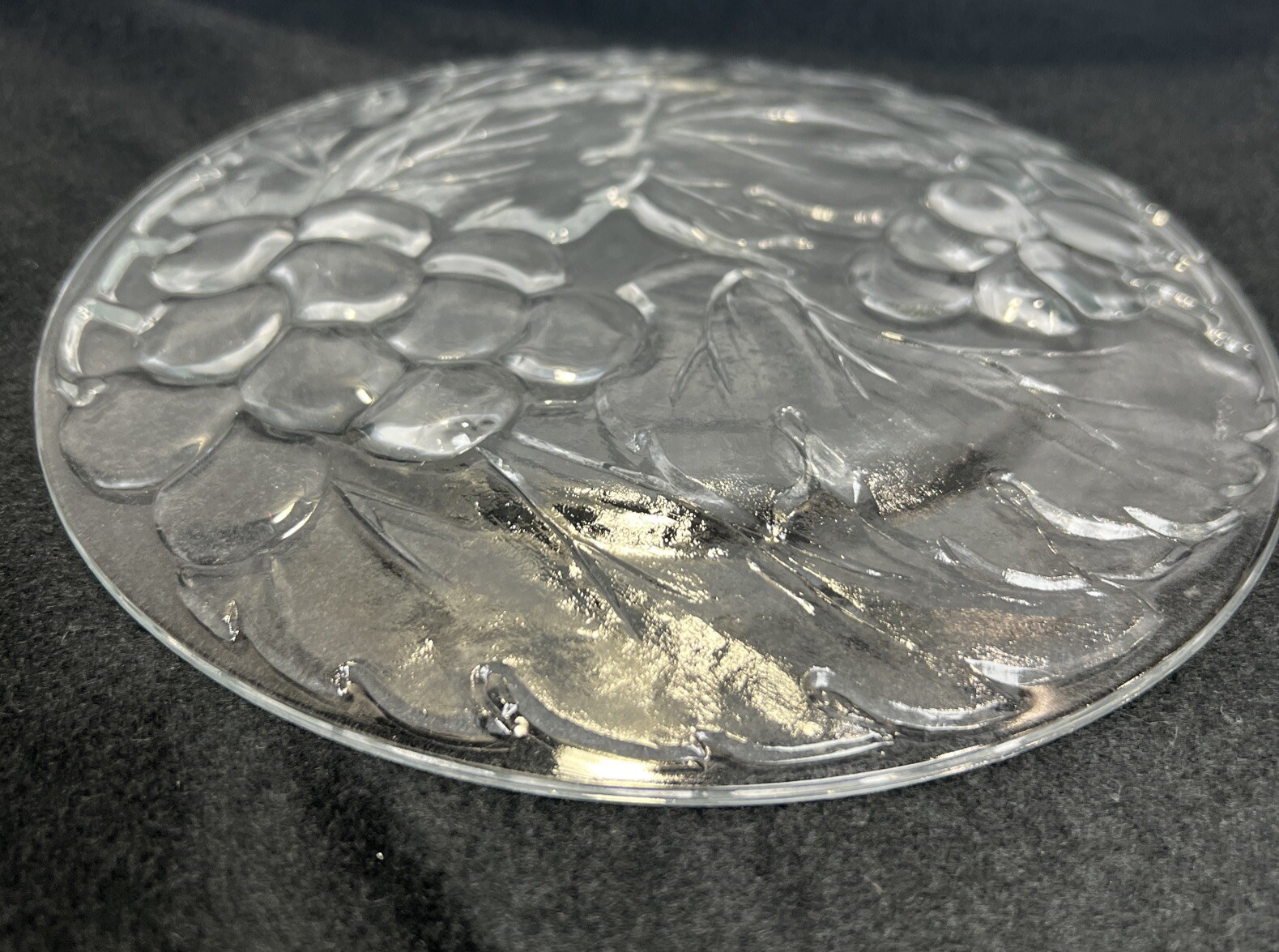 KIG Indonesia Clear Grapes and Leaves Salad Dessert Plates 7″ Vintage