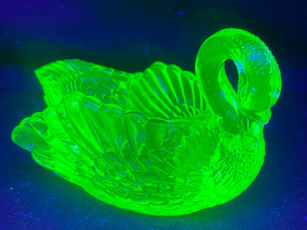 Green Vaseline uranium glass Swan / Easter eggs salt cellar dip duck dish yellow