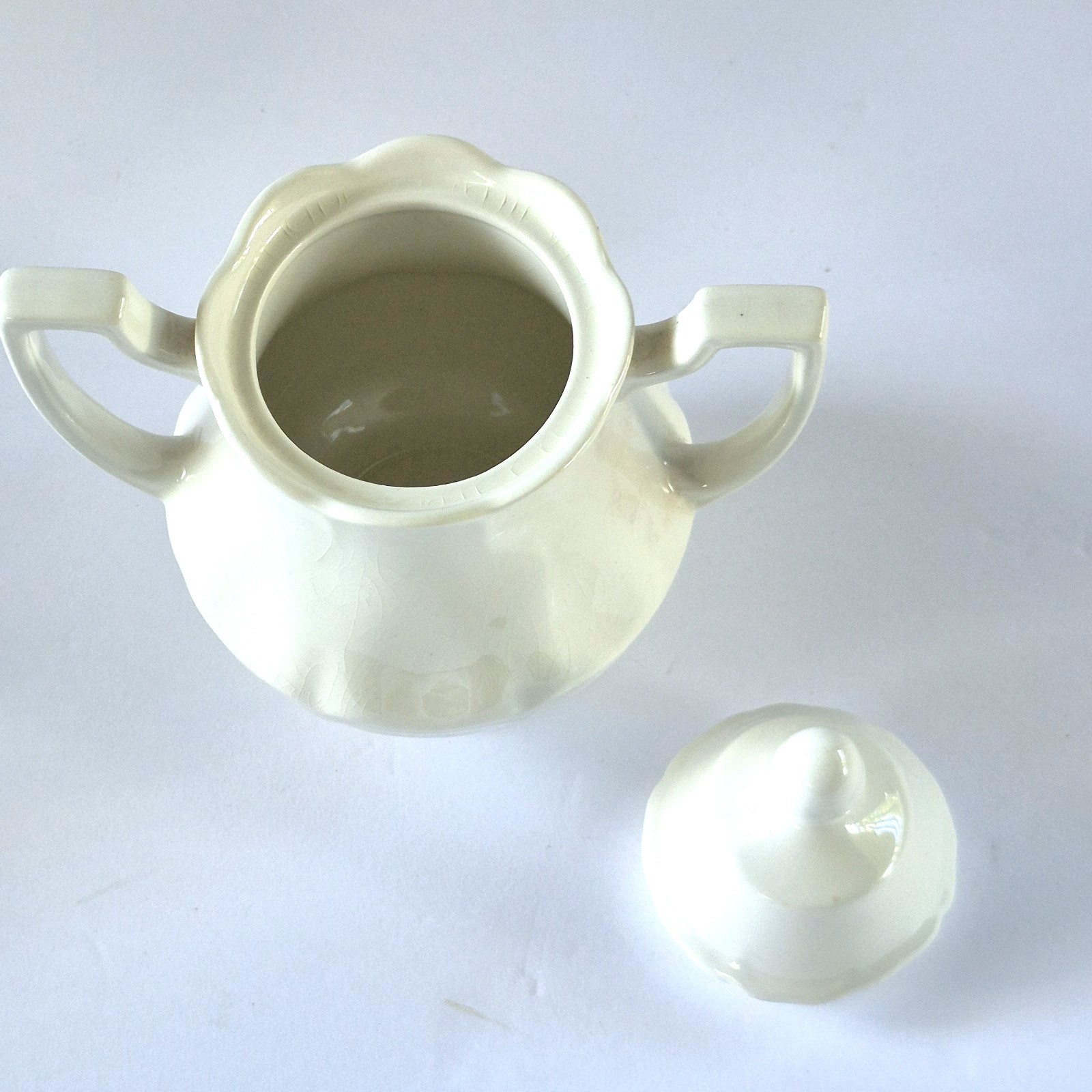 STAFFORDSHIRE J & G MEAKIN CREAMER AND SUGAR BOWL WITH LID WHITE VTG