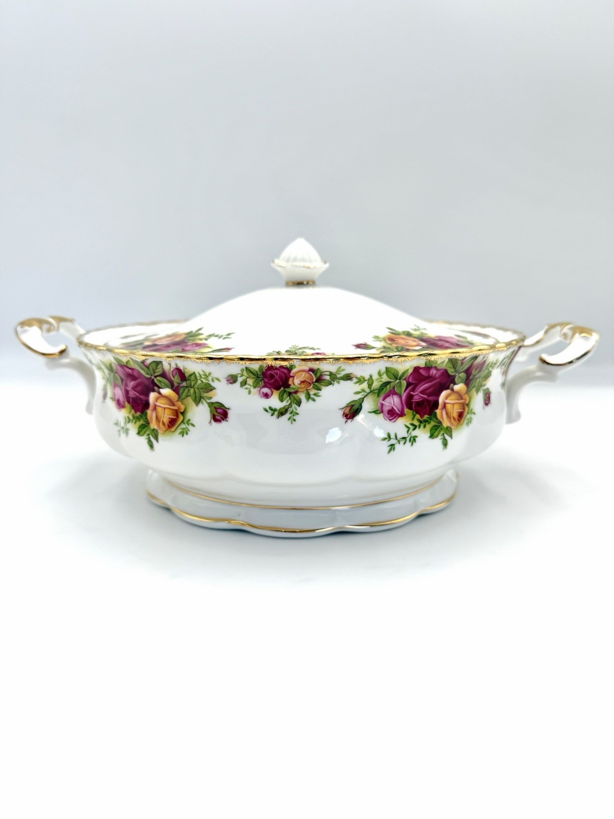 Royal Albert Old Country Roses – Round Covered Vegetable Bowl, 8 3/4”