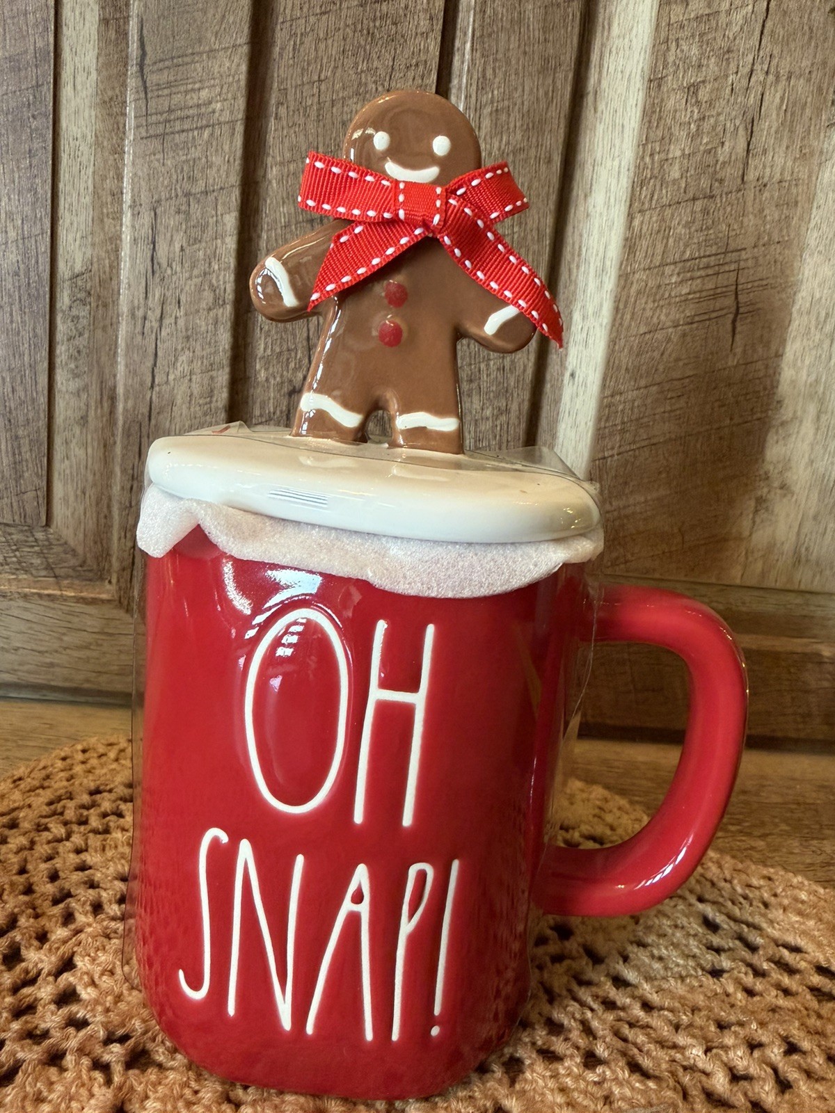 RAE DUNN “OH SNAP “CHRISTMAS HOLIDAY RED MUG WITH TOPPER GINGERBREAD 2022 NEW