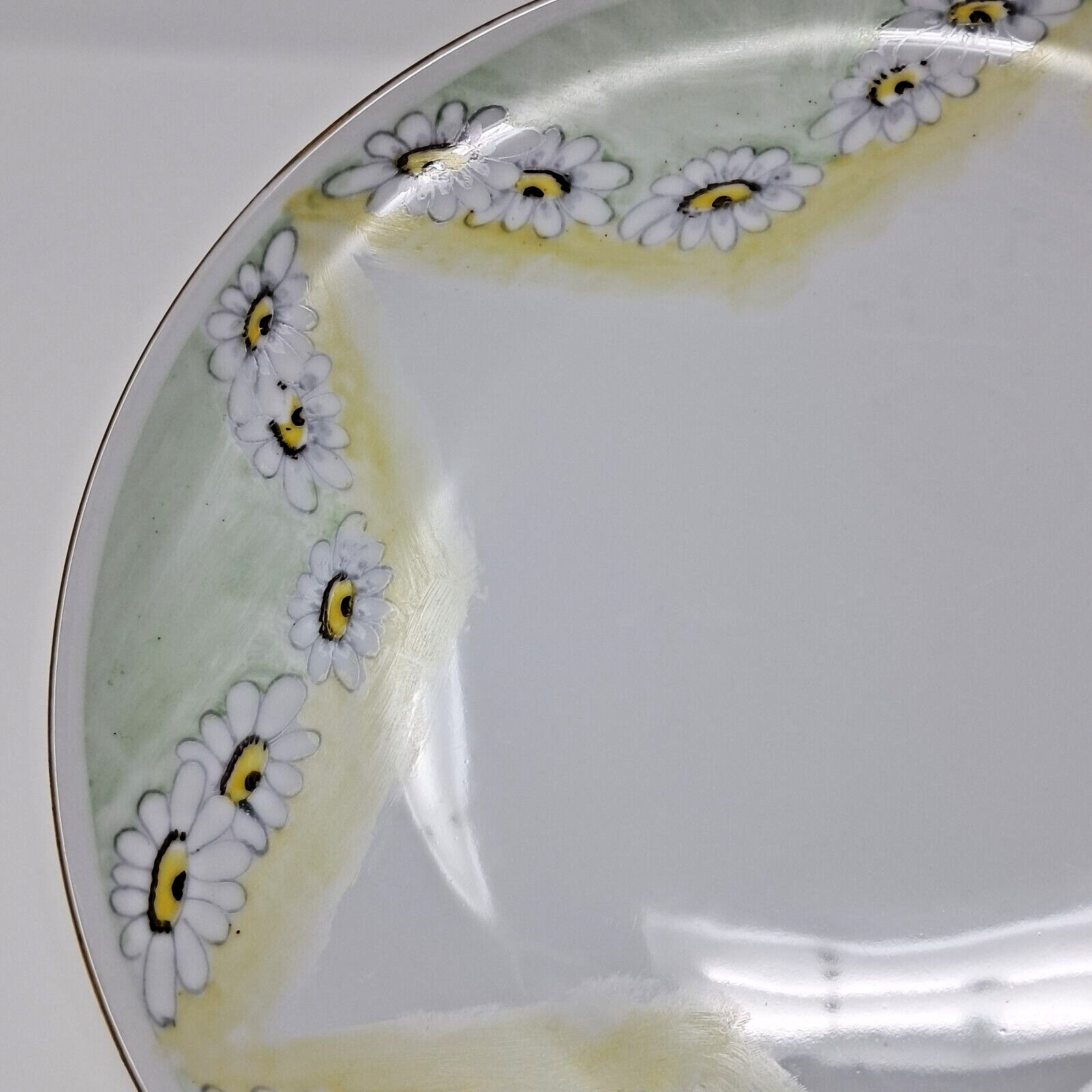 Daisy & Star pattern 8″ Porcelain Plate hand painted by M. A. Thomas decorative