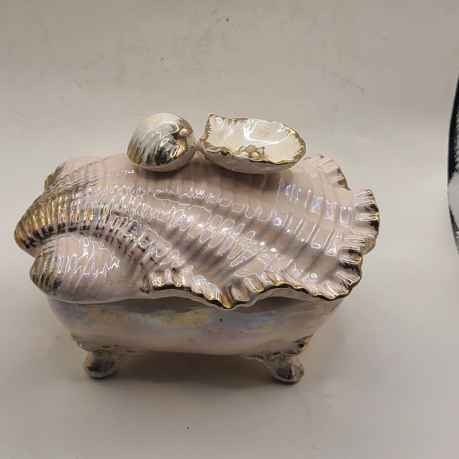 Shell lidded pink iridescent dish by Lipper and Mann. Gold trim. Japan. EUC