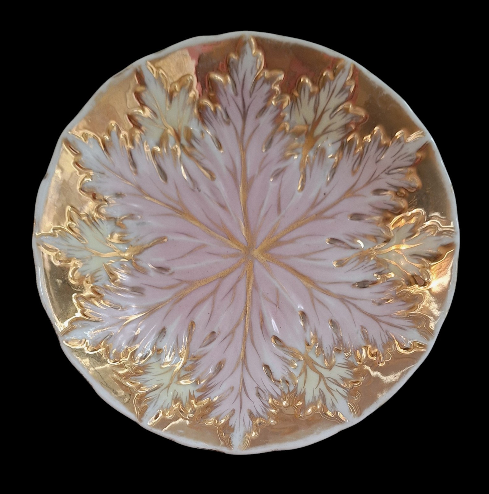 4 Antique Porcelain Shallow Bowls in Relief-Molded Leaf Design With Gold