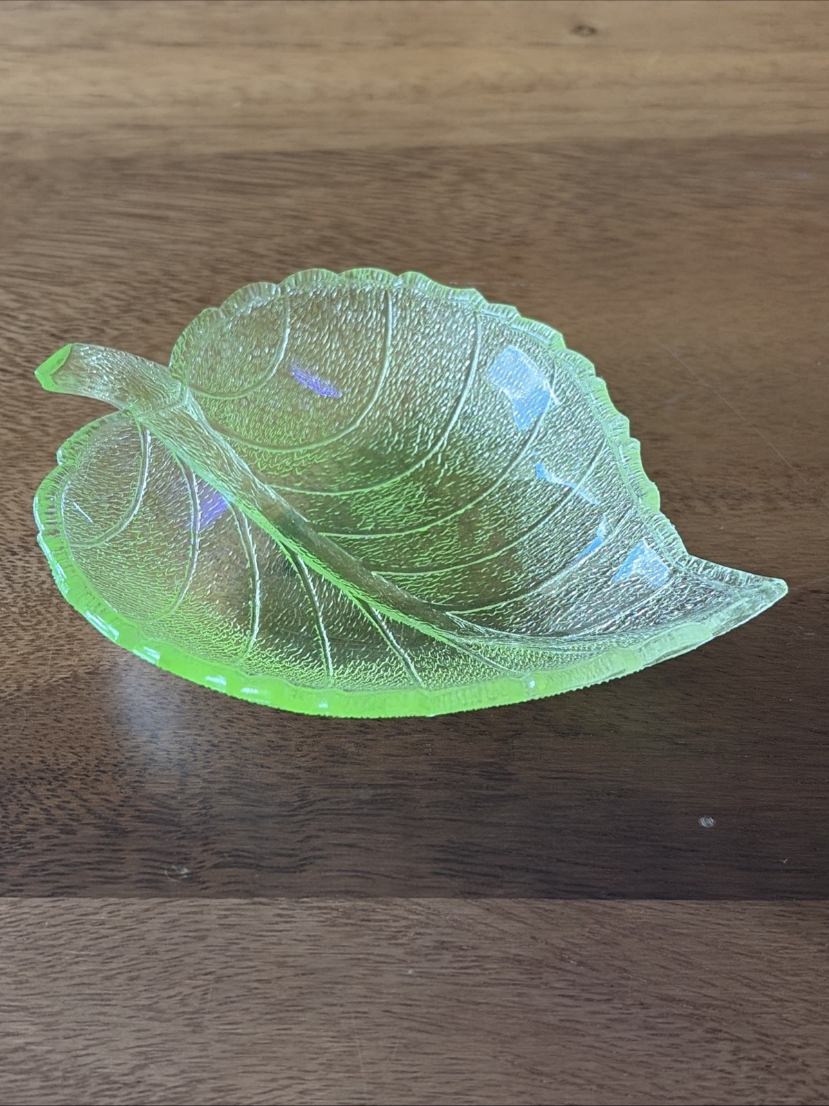 Rare Yellow Vaseline Uranium Glass Aspen Leaf Berry Bowl 5 ¾” x 4 ¼”