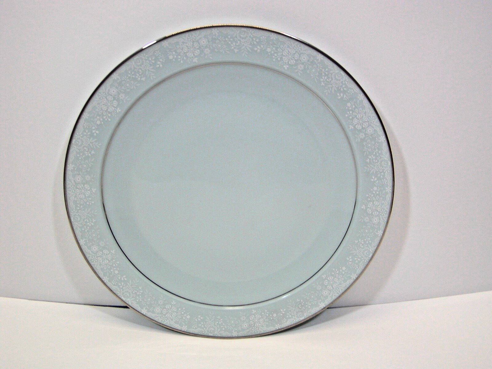 4 NORITAKE FIDELITY 10-3/8″ USED DINNER PLATES 8003 W81