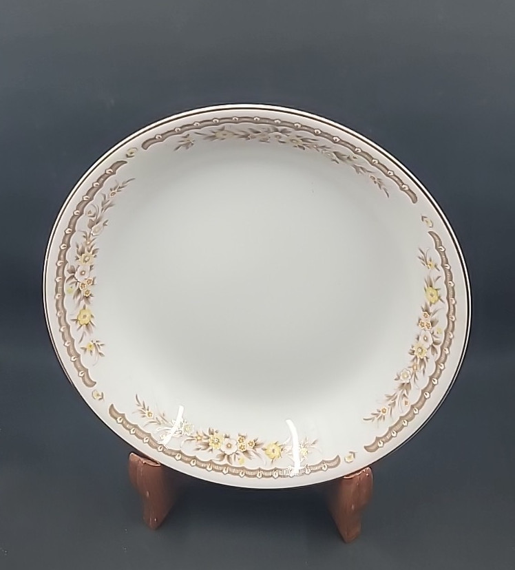 Four Piece Setting EKCO International Golden Autumn Fine China Japan Vintage