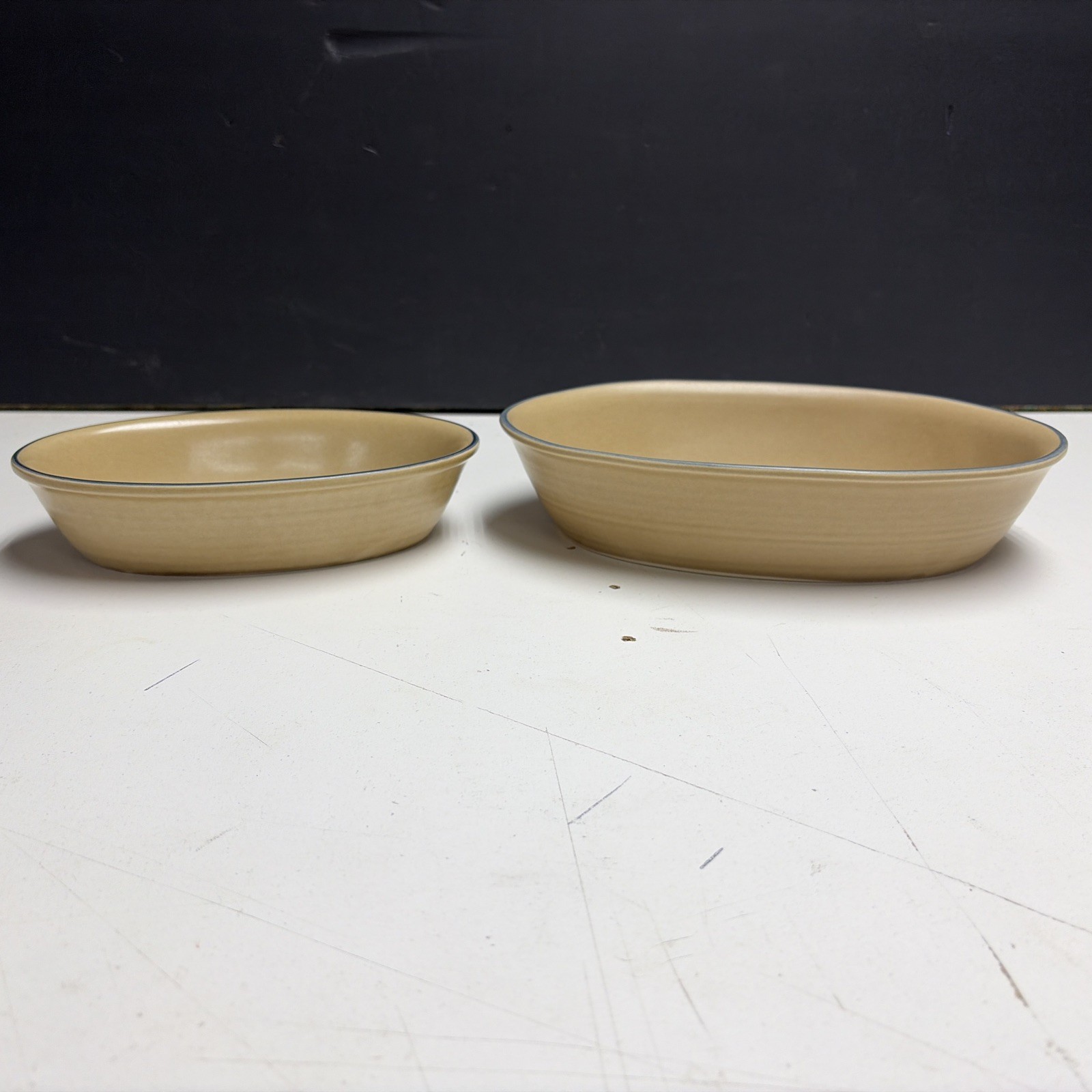2 Vtg Pfaltzgraff Folk Art Oval Bakers 9.5” & 7.5” 240 & 241