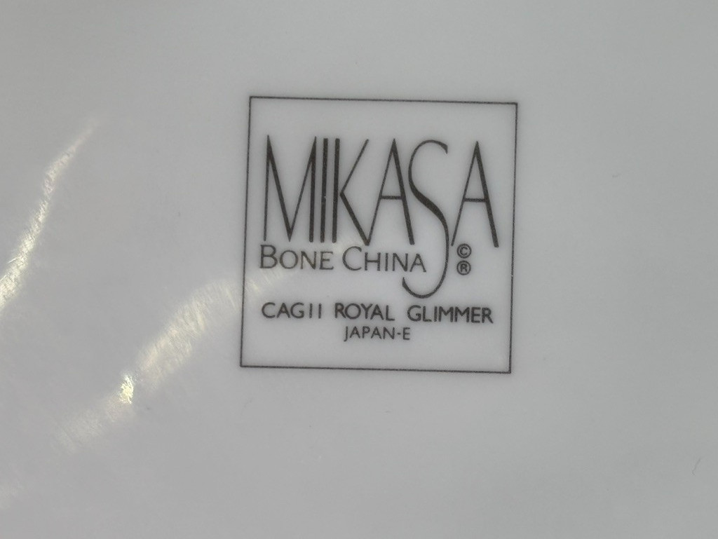 MIKASA — ROYAL GLIMMER — BONE CHINA DINNER PLATES (4)