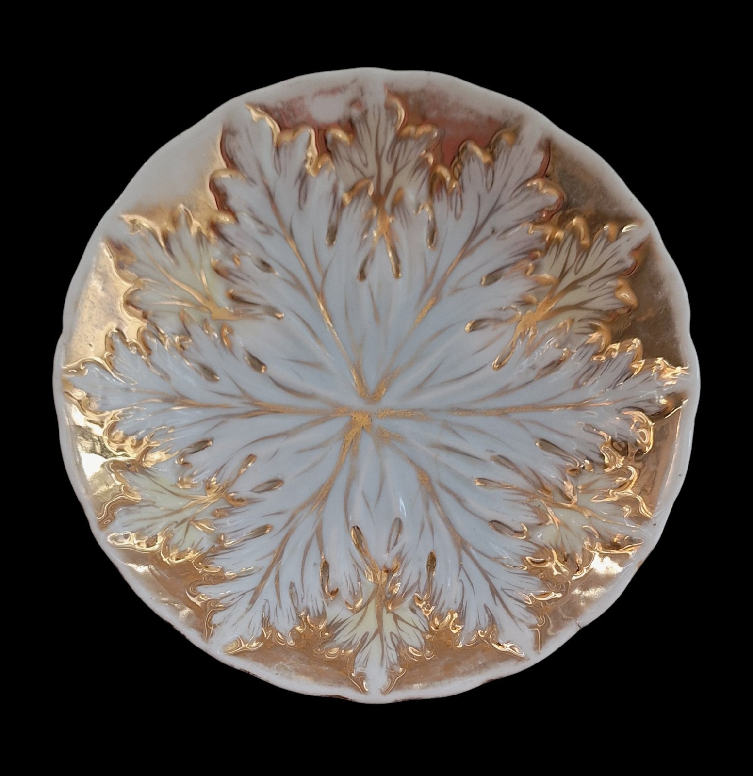 4 Antique Porcelain Shallow Bowls in Relief-Molded Leaf Design With Gold