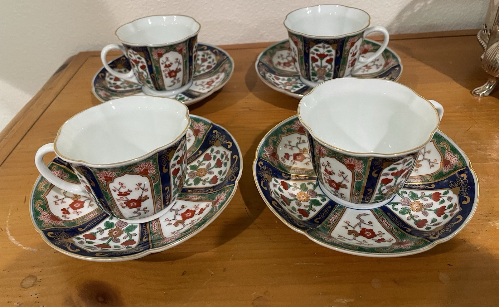 S/4 Japanese Imari Gold Scalloped Rim Cup/saucers Traditional Blue Rust