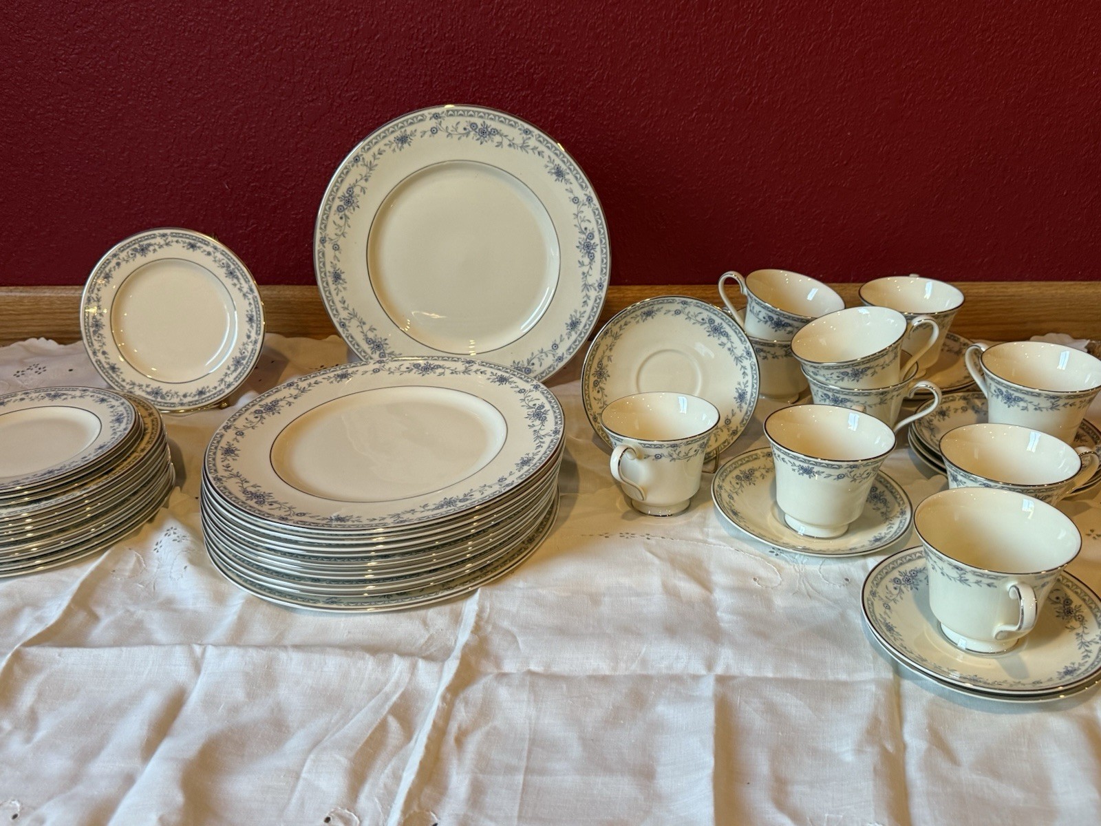 43 Piece Estate Set Bellemeade by MINTON Dinner Set; Plates, Tea Cups, Saucers