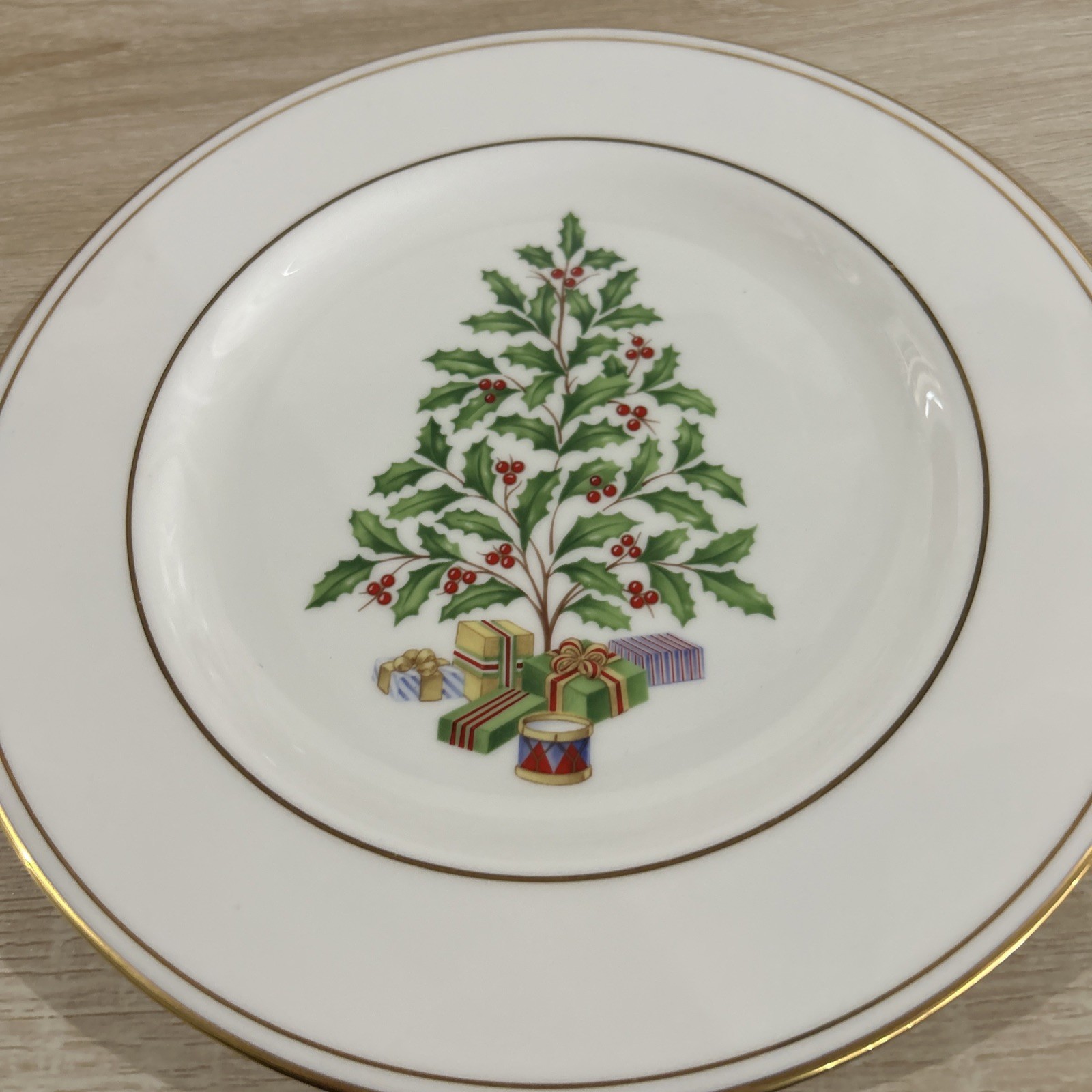 2 Lenox Holiday Tree Gold Salad/Dessert Plates, 8 1/8″, In Pristine Condition