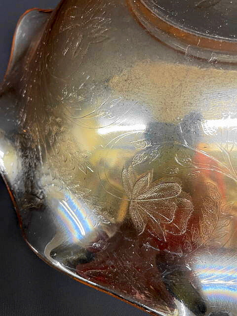 CARNIVAL GLASS STYLE / DEPRESSION GLASS BOWL IRIDESCENT