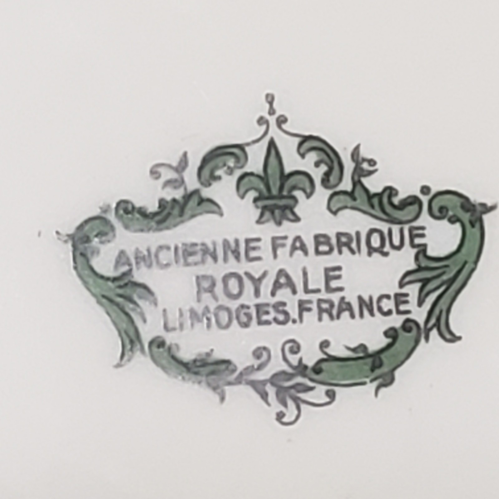 LIMOGES France Royale Ancienne Fabrique Signed d’Artois 8 1/4″ Plate