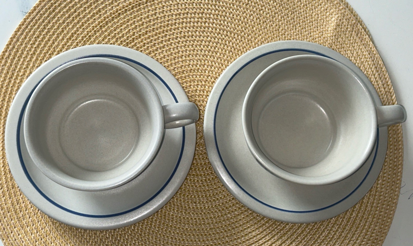 VTG Pfaltzgraff Yorktowne Stoneware Mugs Coffee Tea Soup Cups & Saucers (2) EUC