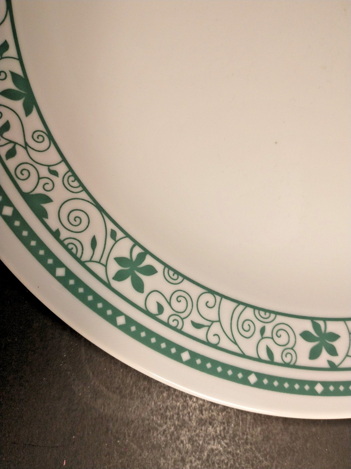Corelle Green Winding Gate Dinner Plate 10.25″ wide