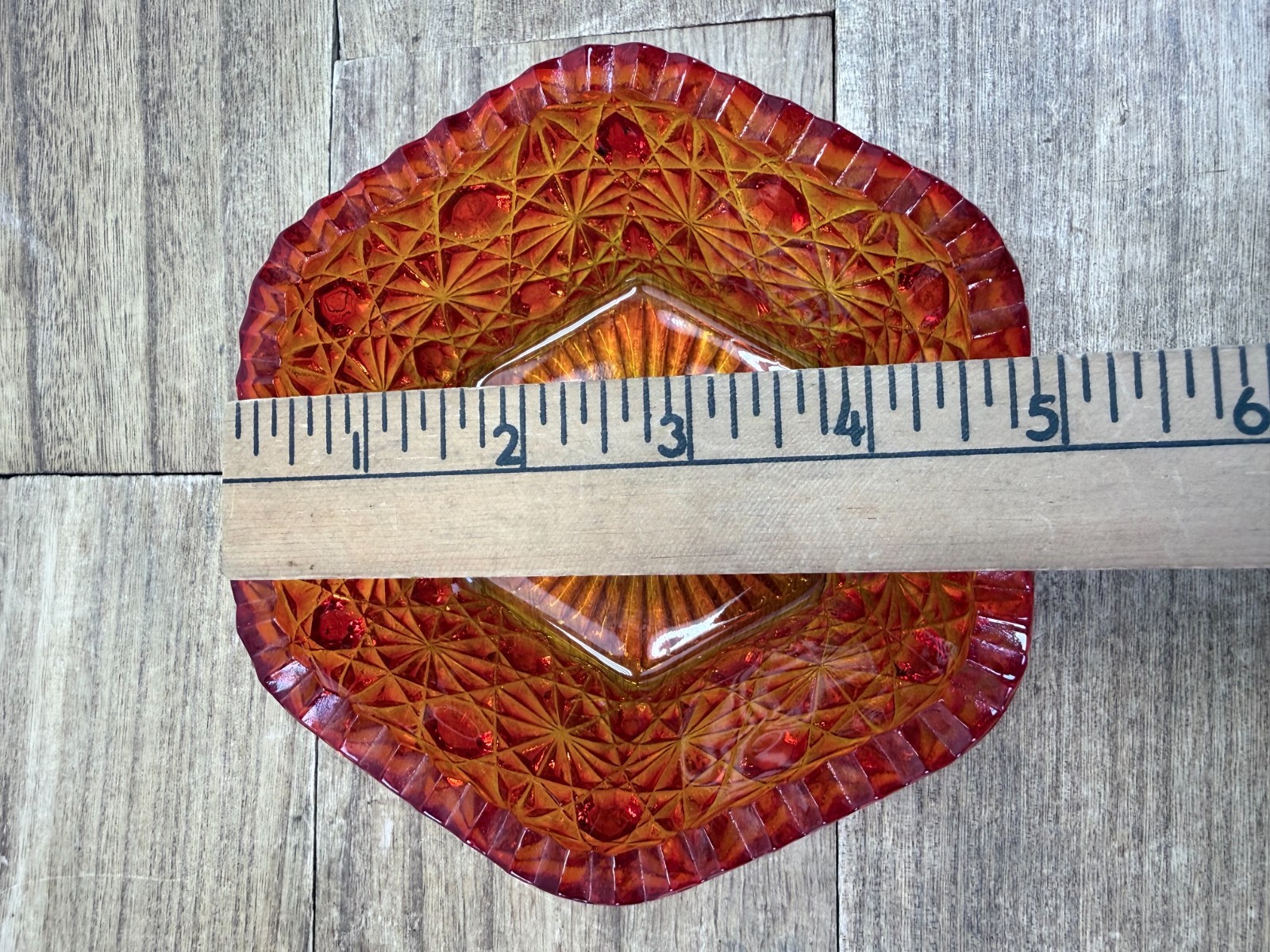 LE Smith Amberina Hexagon Daisy And Buttons Sawtooth Candy Dish 5″