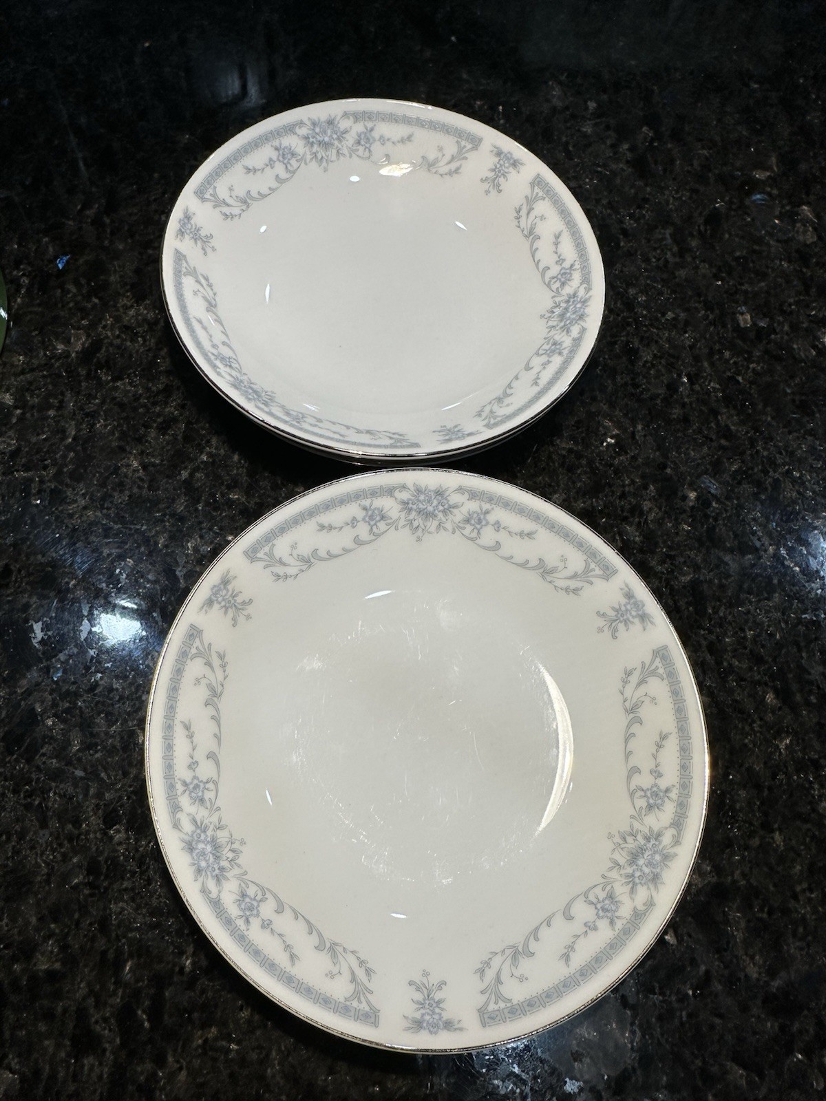 Set of 4 Sheffield Blue Whisper Porcelain China 5 1/2″ Dessert/Berry Bowls Japan
