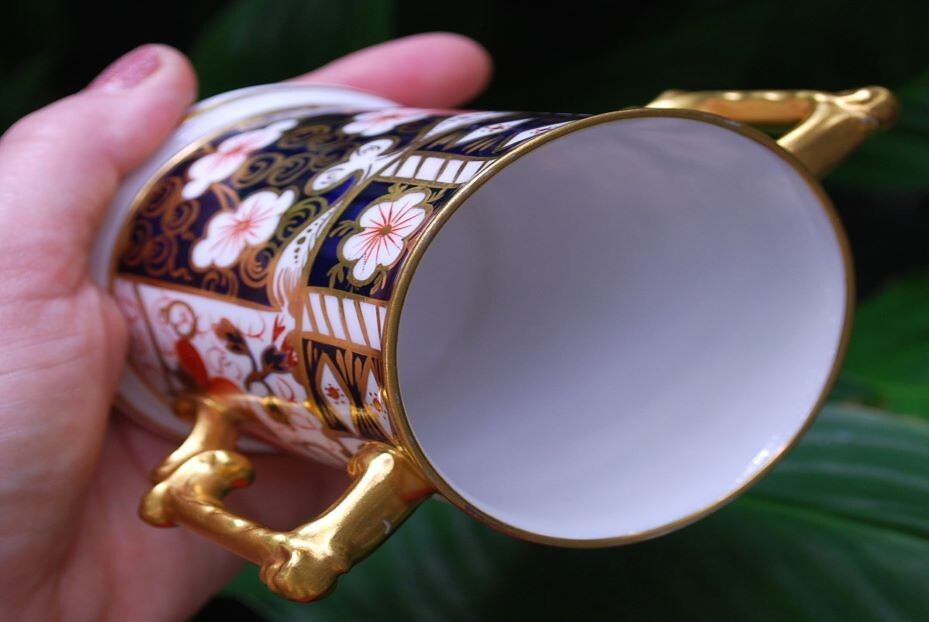 RARE Vintage ROYAL CROWN DERBY 2 Handled Loving Cup TRADITIONAL IMARI Blue Gold
