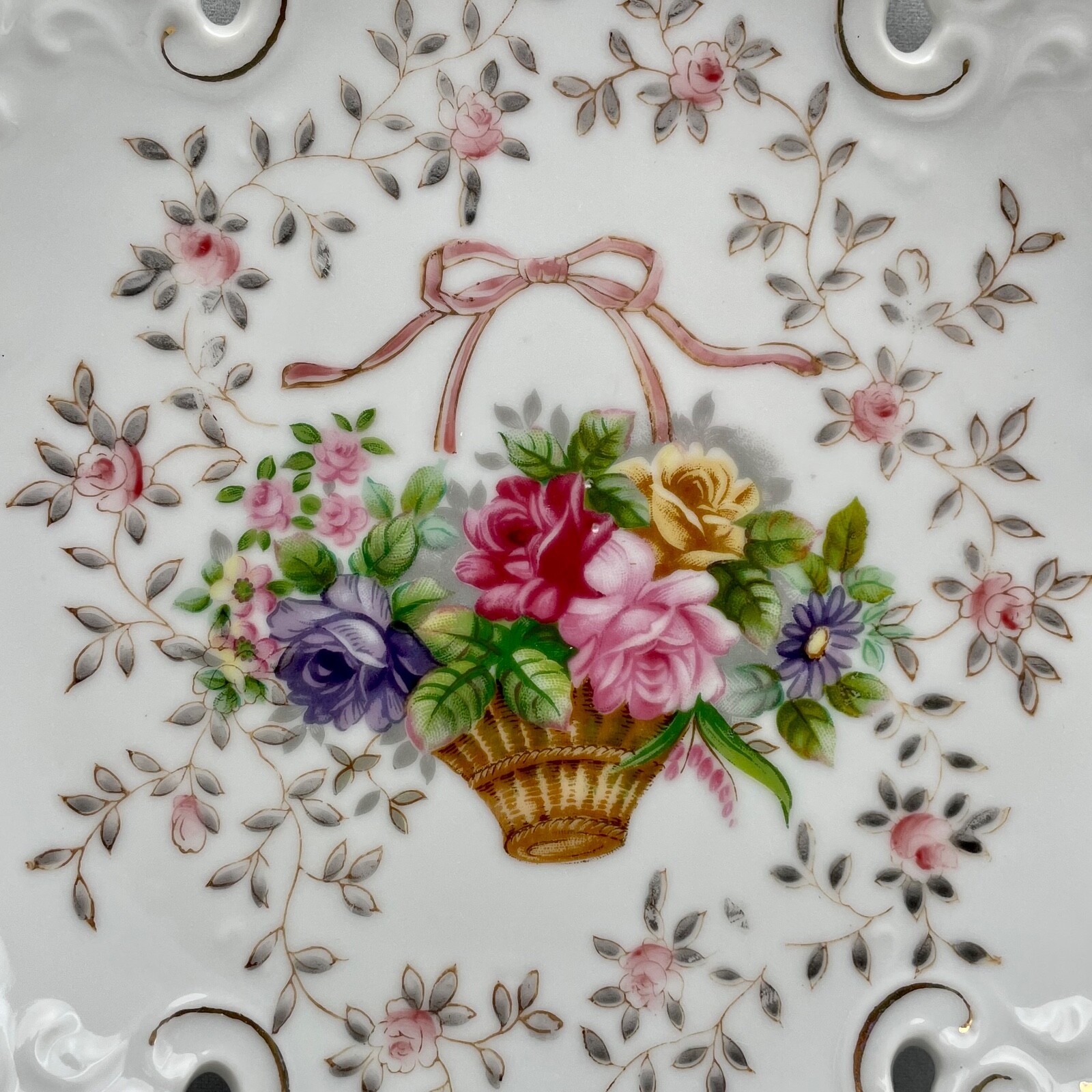 Lipper+Mann L&M Bristol Garden Pattern Decorative Plate Porcelain Gilded 8.5″