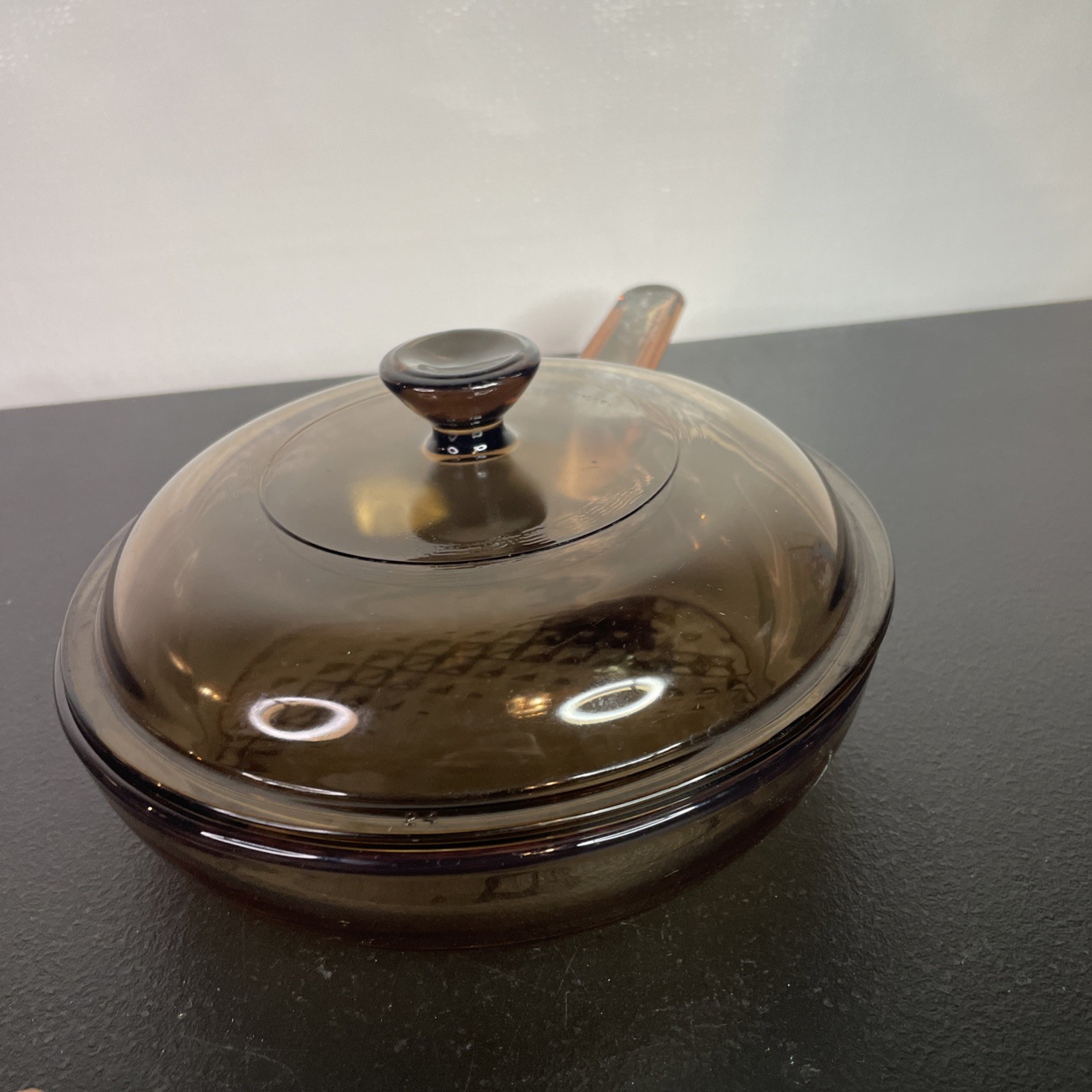 Vintage Vision Corning France Amber Glass 7″ Waffle Skillet w/ Pyrex Lid V-1.5-C