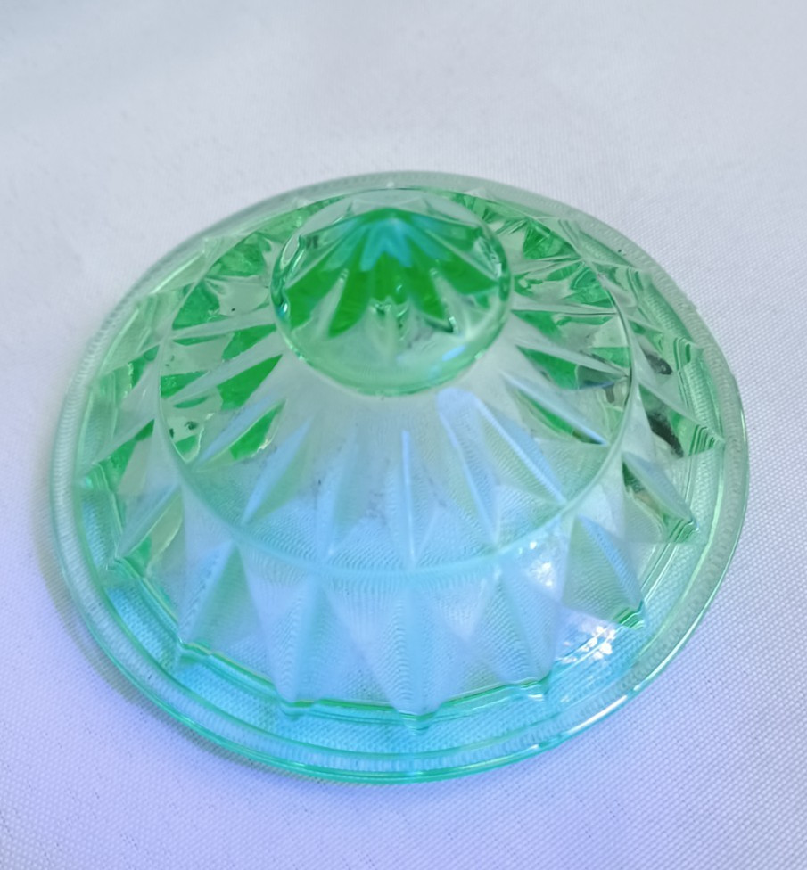 Windsor Diamond Jeannette Depression Glass Green Sugar Bowl LID Uranium UV GLOWS