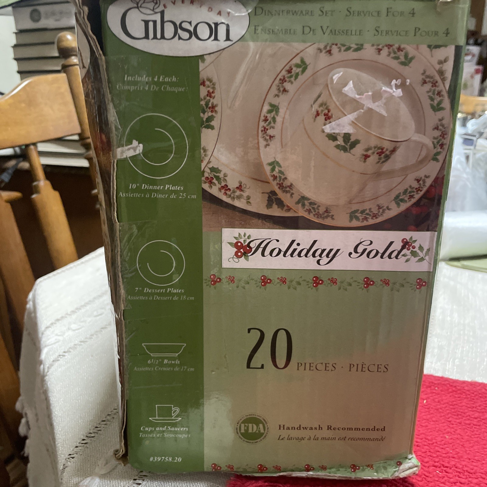 Gibson “Holiday Gold” Holly Berries Christmas 20 Pc Dinnerware Set – New In Box