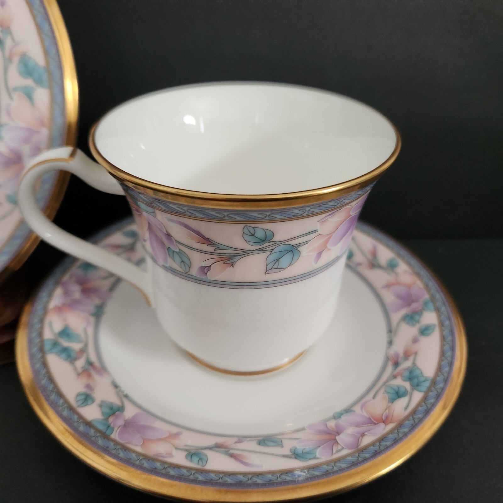 Embassy Suite By Noritake 2-cups And Saucers, 1- Bread And Butter Plate, 5 Pcs