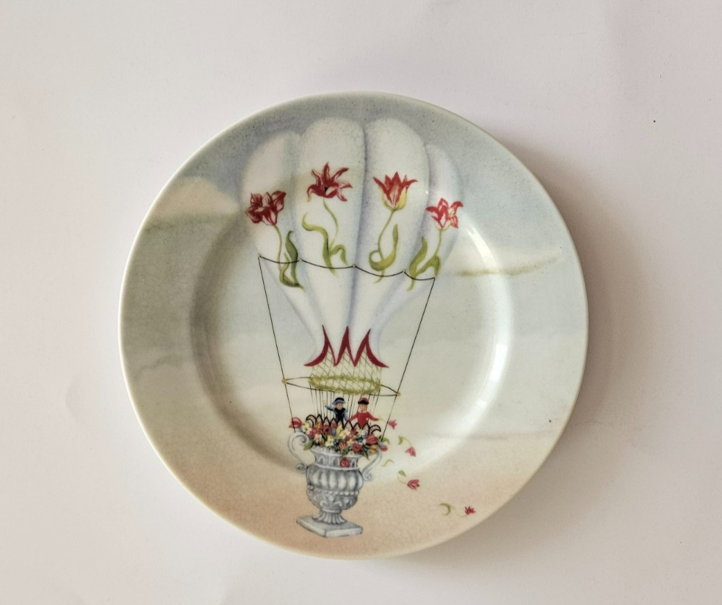 NEW Flying Fantasy by Salisbury Porcelain Hot Air Balloon Motifs Set 4 Plates 8″
