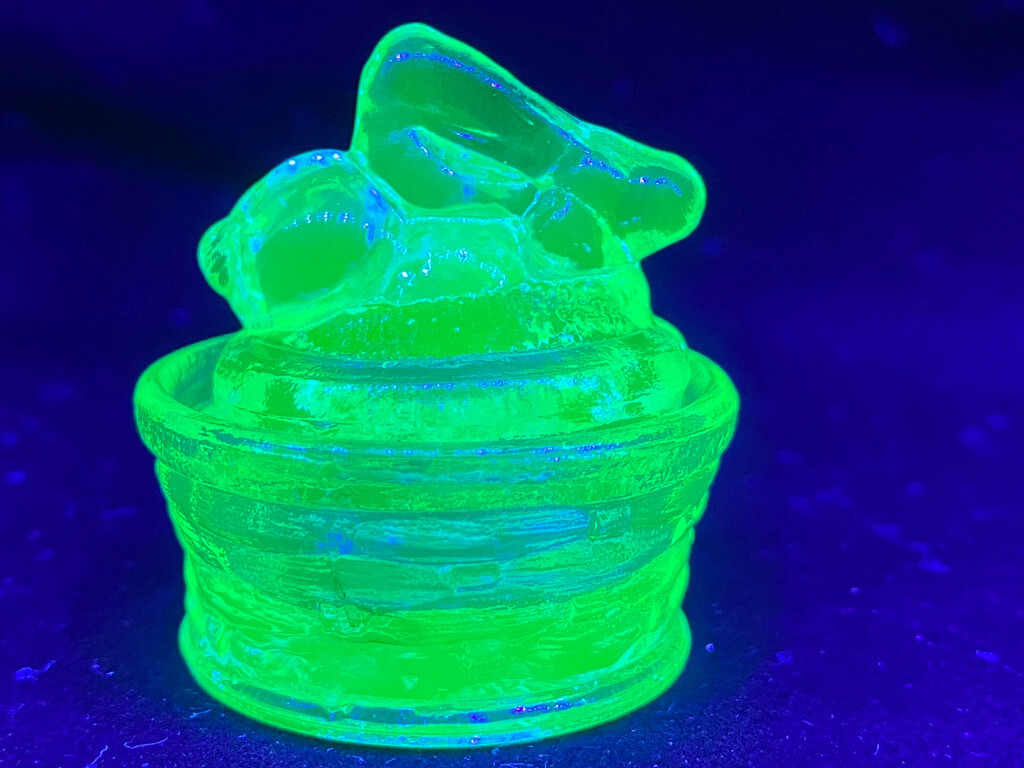 Green Vaseline uranium glass bunny rabbit on nest basket Easter glows teal blue