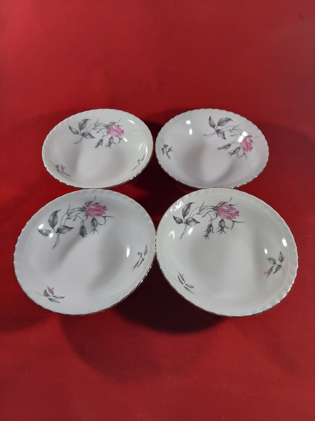 BOHEMIAN FINE CHINA “THERESA” CZECHOSLOVAKIA 4 FRUIT/DESSERT BOWLS 5 1/4″ ROUND.