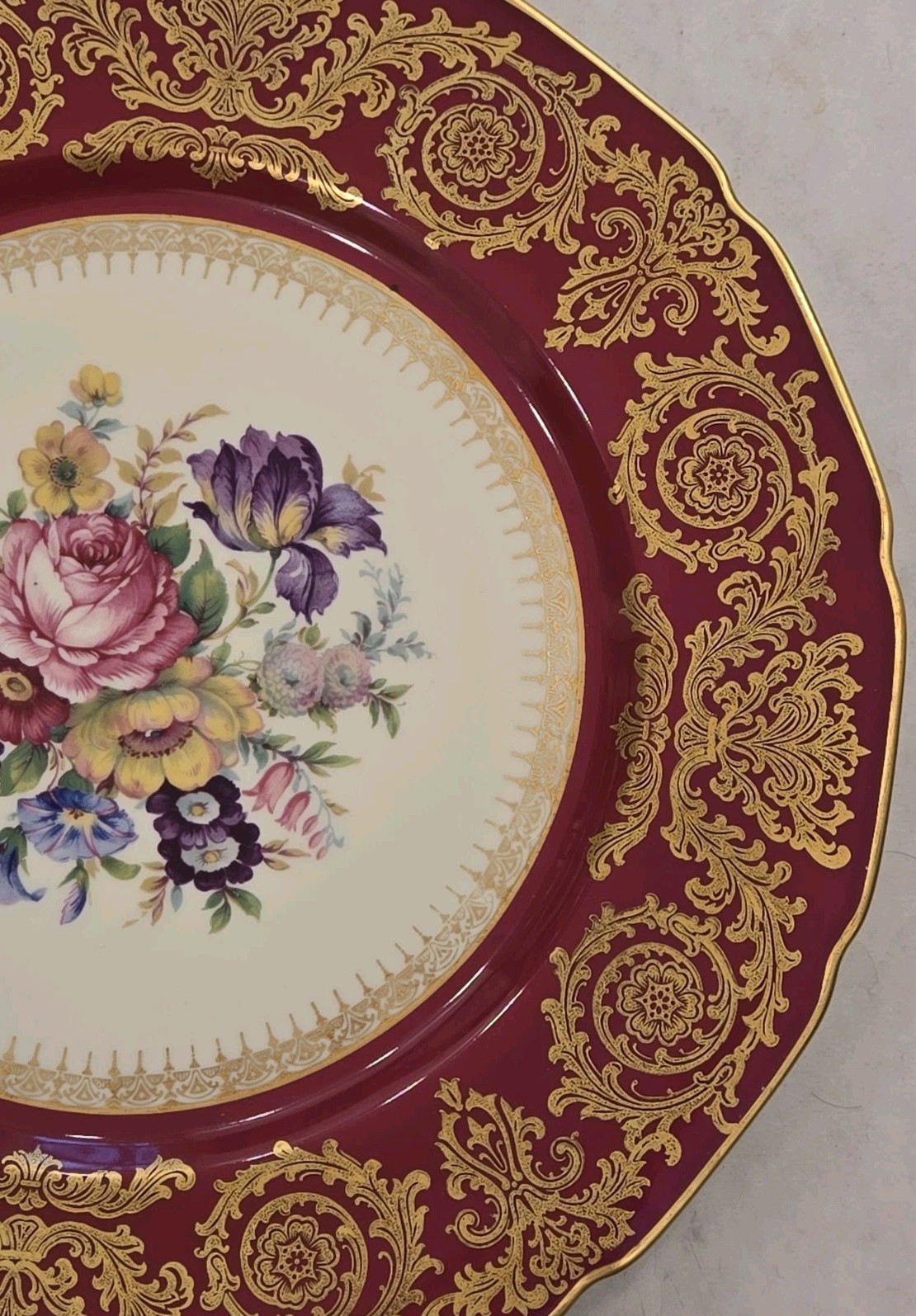 6 Rosenthal Ivory China 10.5″ Plates Maroon Gold Border Floral Center Scalloped