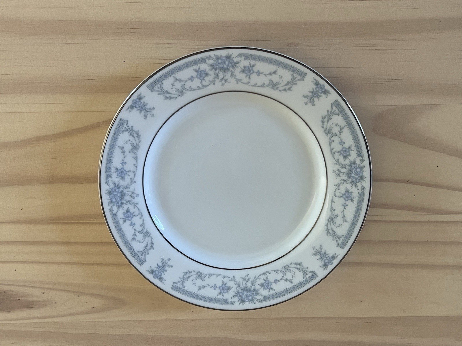 Sheffield Blue Whisper 5 Piece Place Setting Porcelain Fine China Set 1985
