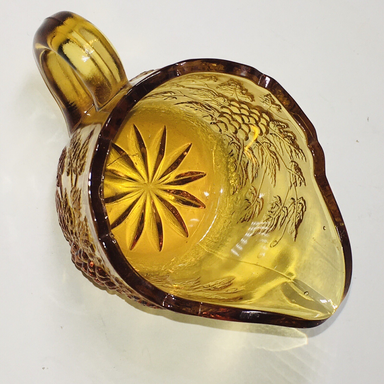 L.E smith Honey Amber pressed Depression glass grapes and leaves pattern creamer