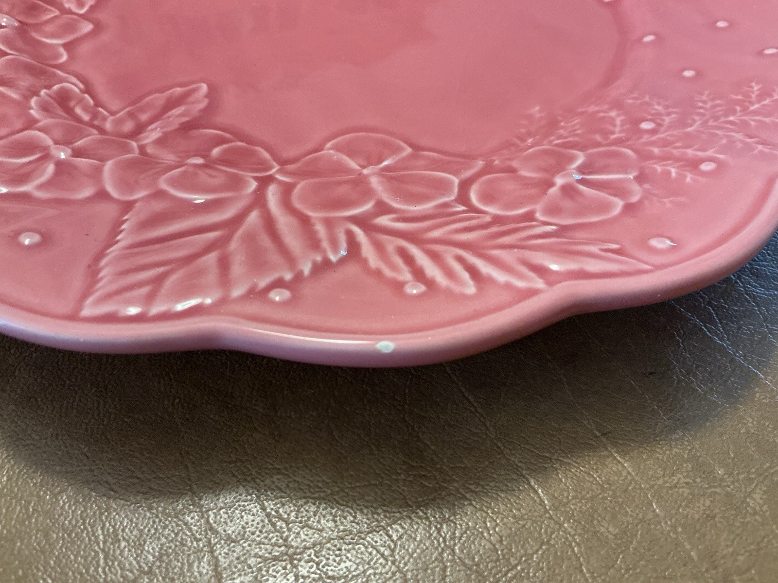 VTG Bordallo Pinheiro “Ingrid Pink” 10 3/8” Dinner Plates Set/4 Retired Pattern
