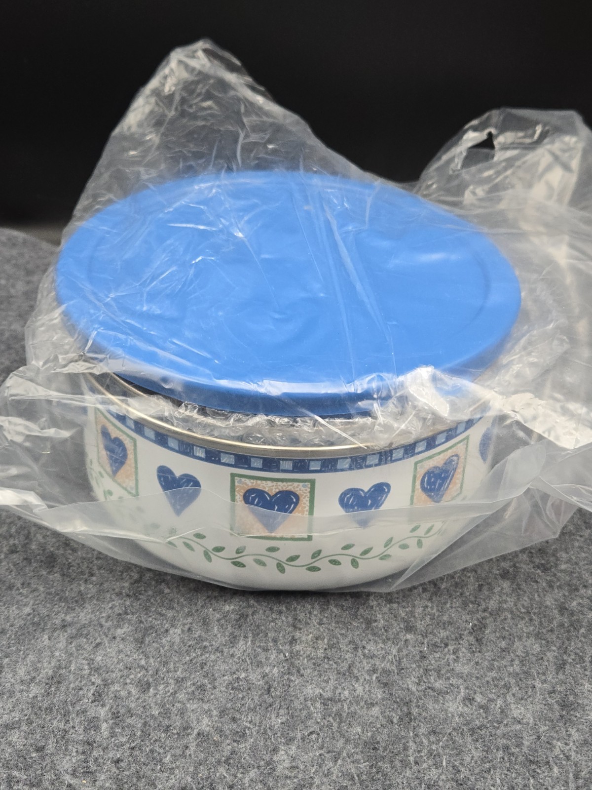 Corelle Hearts & Vines 6 Piece Bowl Set with Lids .75, 1.25, 1.75 Qt