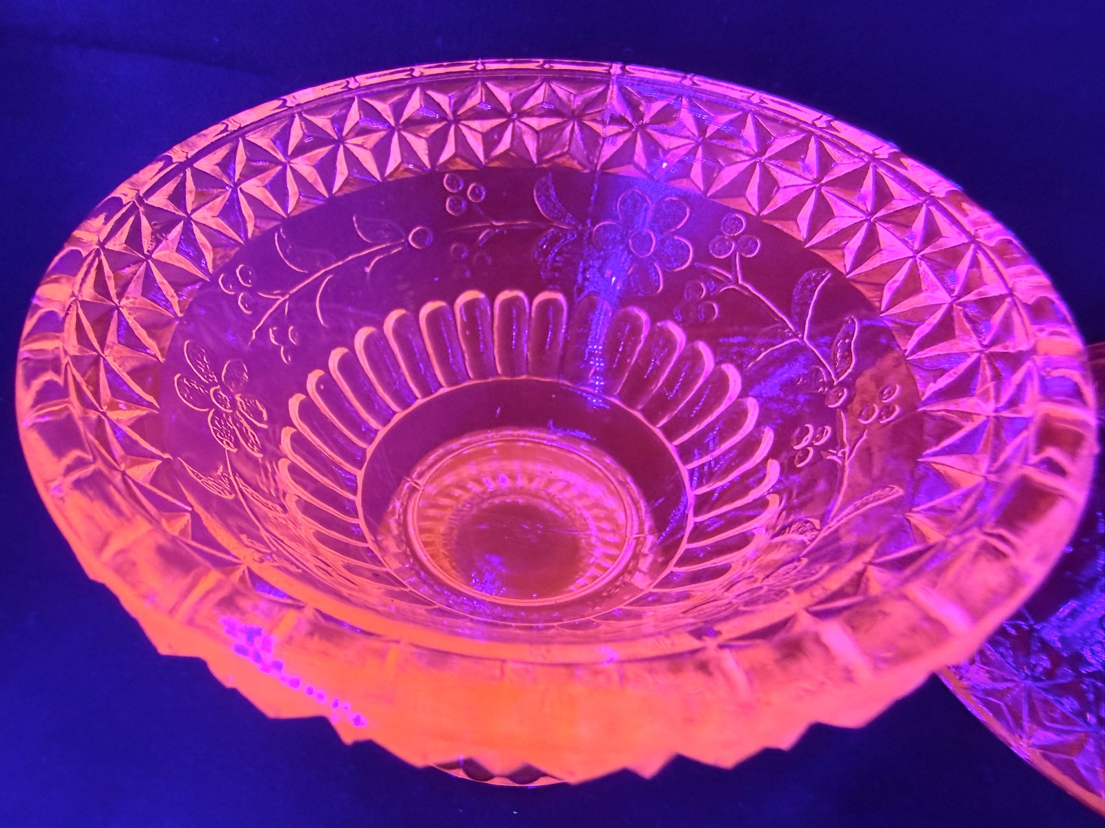 Green Vaseline Uranium glass covered candy dish coffee sugar jar butter selenium