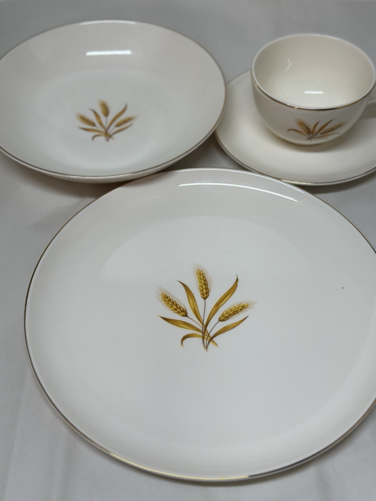 Taylor Smith Wheat Pattern Dish’s 1950s USA Made Eight Piece Set E7