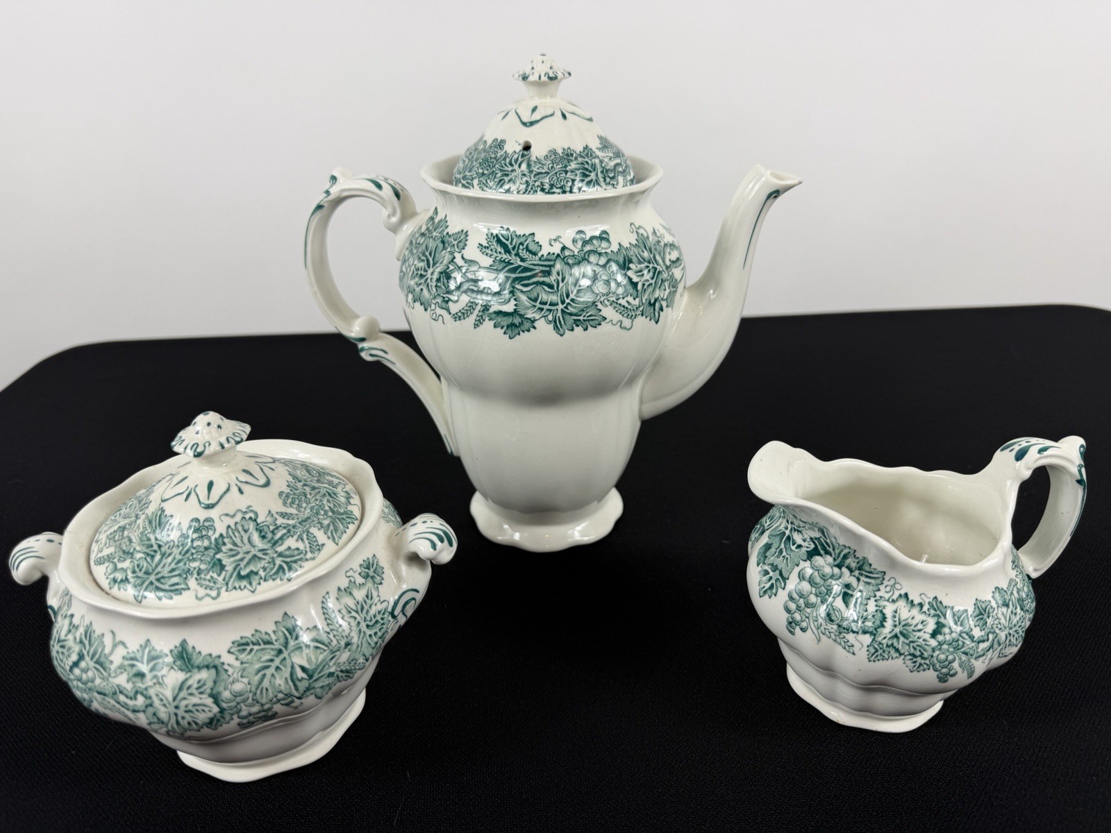 Vine & Wheat England Booth A 8083 Coffee/ Tea Pot With Creamer And Sugar Bowl
