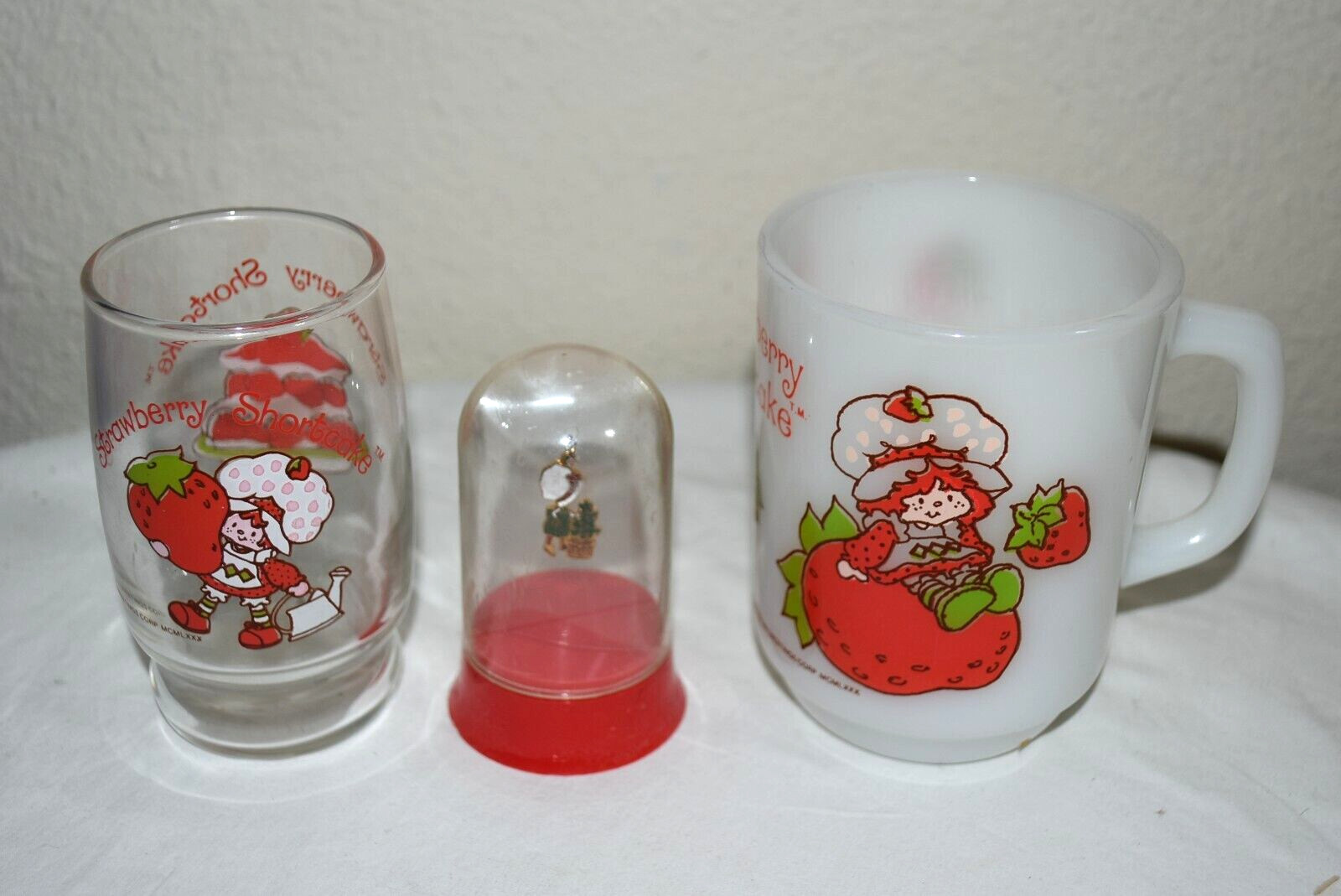 Vintage 3 piece STRAWBERRY SHORTCAKE lot COFFEE CUP Juice Glass & charm USA EUC