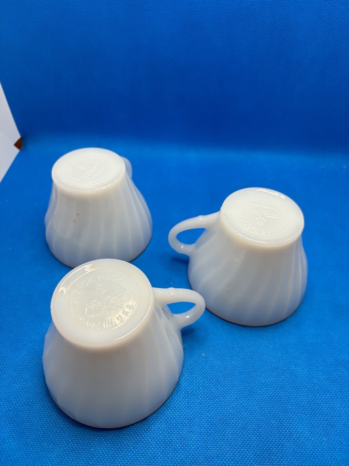 Vintage Anchor Hocking Swirled Milk Glass With Gold Trim Cup Set of 3
