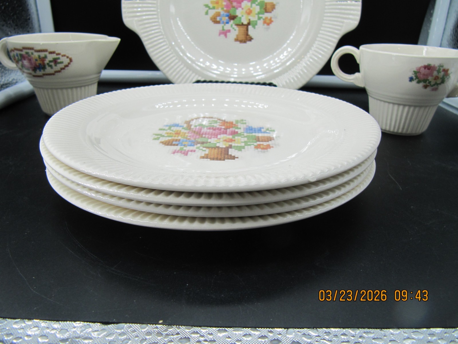 Vtg Victory by Salem China Co. Cream & Sugar w/ 4 Dessert Plates & 1 Plate