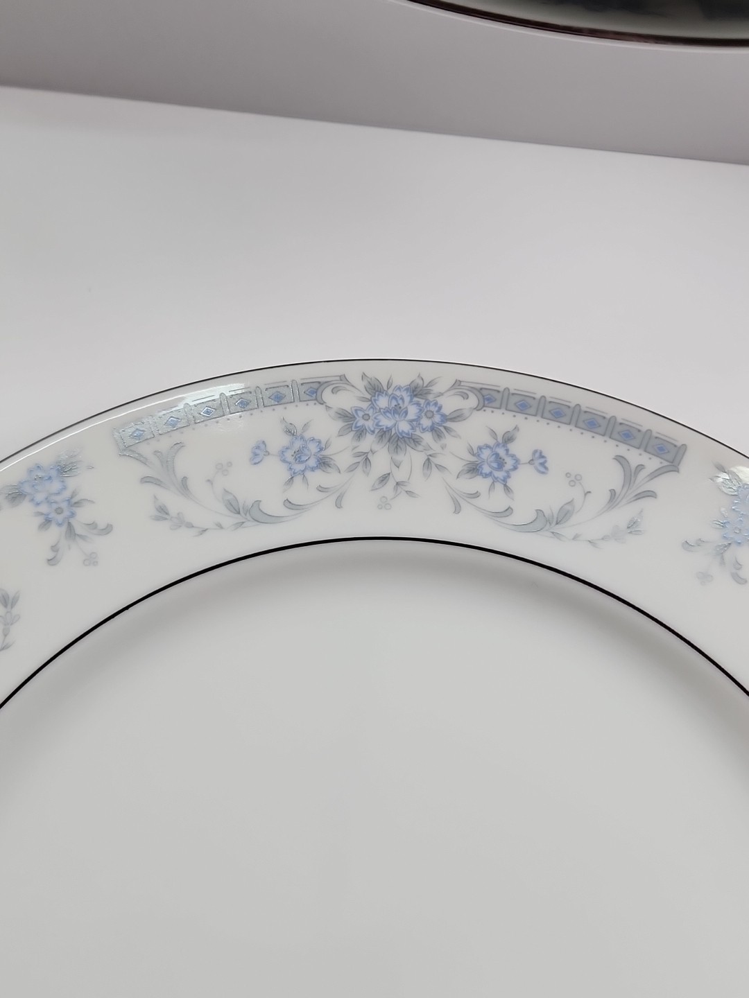 1985 Sheffield Porcelain Fine China 10.25″ Dinner Plates Blue Whisper Japan