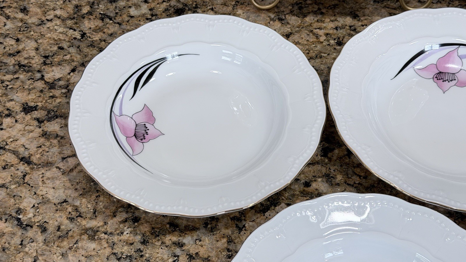 Danish Design Atelier Imported Pink Floral 8 Pc Dinnerware Set Scallop Gold Rim